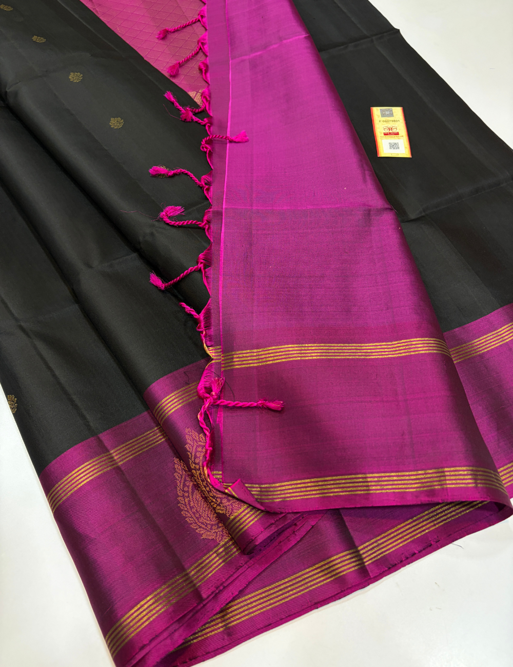 Black with Wine Pink Contrast Handloom Pure Softsilk Saree with Silk Mark