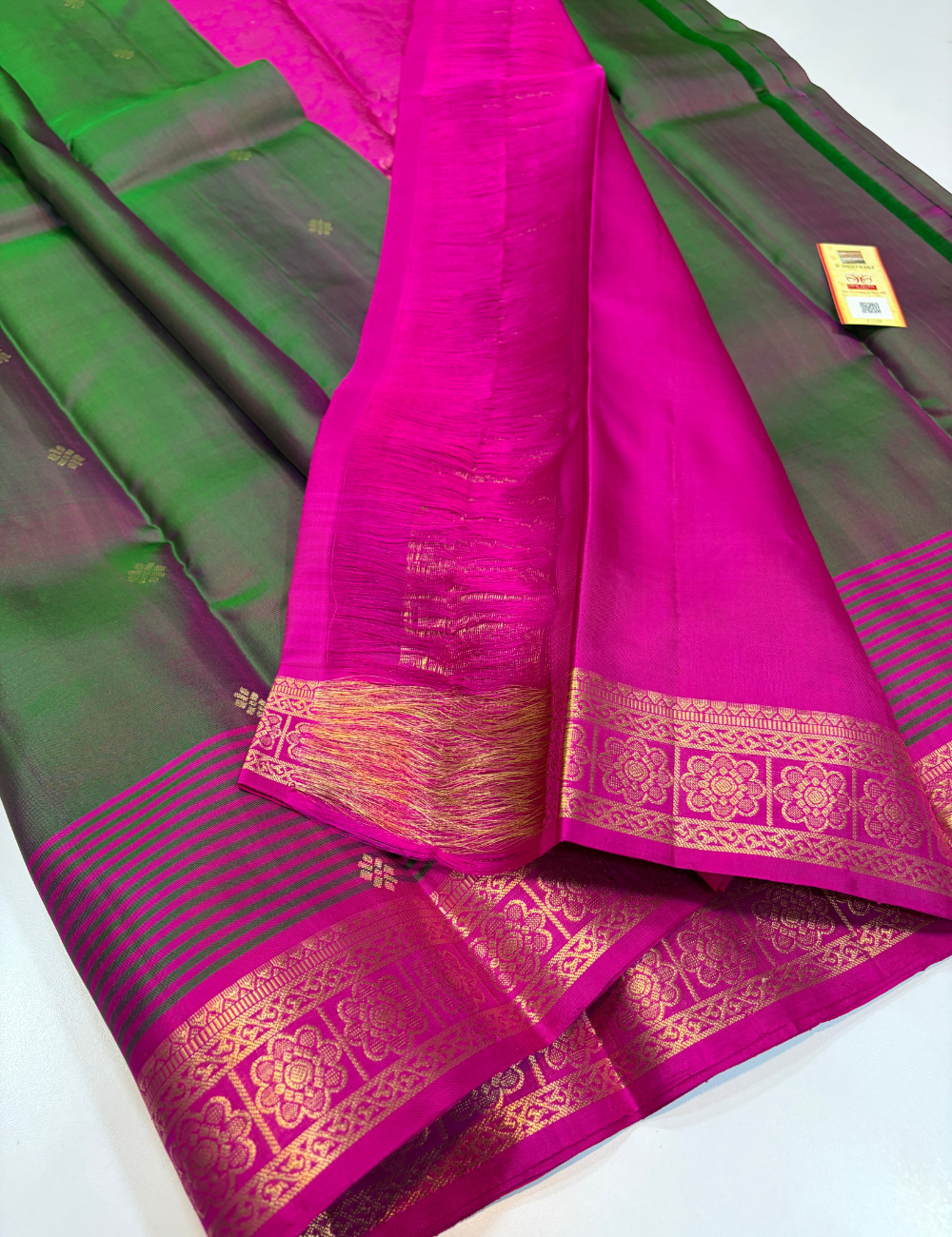 Manthulir Green Dual Tone Rani Pink Pallu Kanchi Border Handloom Pure Soft Silk Saree