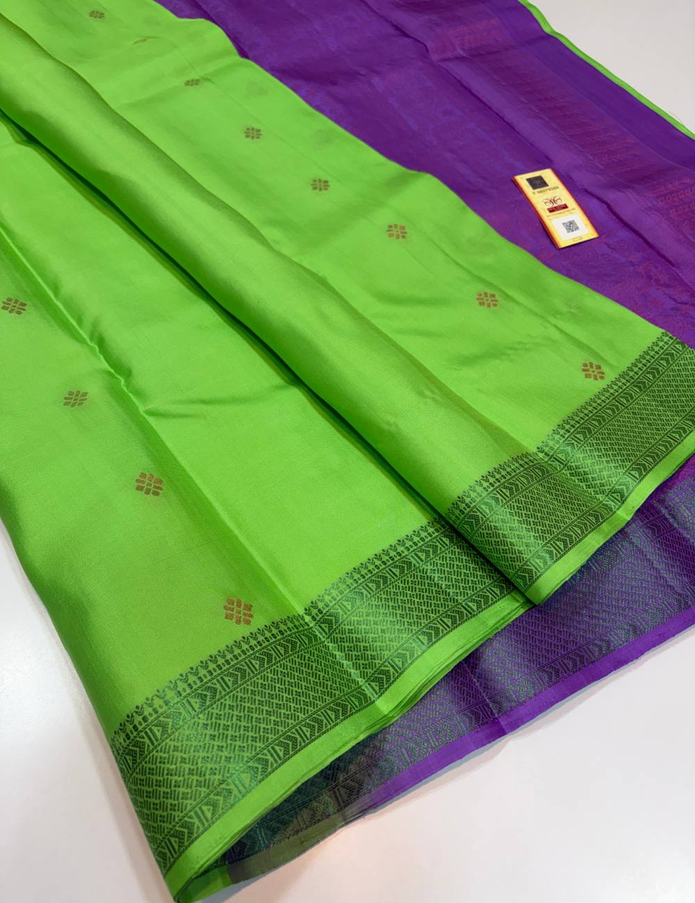 Parrot Green Handloom Pure Soft Silk Saree with Silk Mark |  Kanchi Border with Zari Buttas