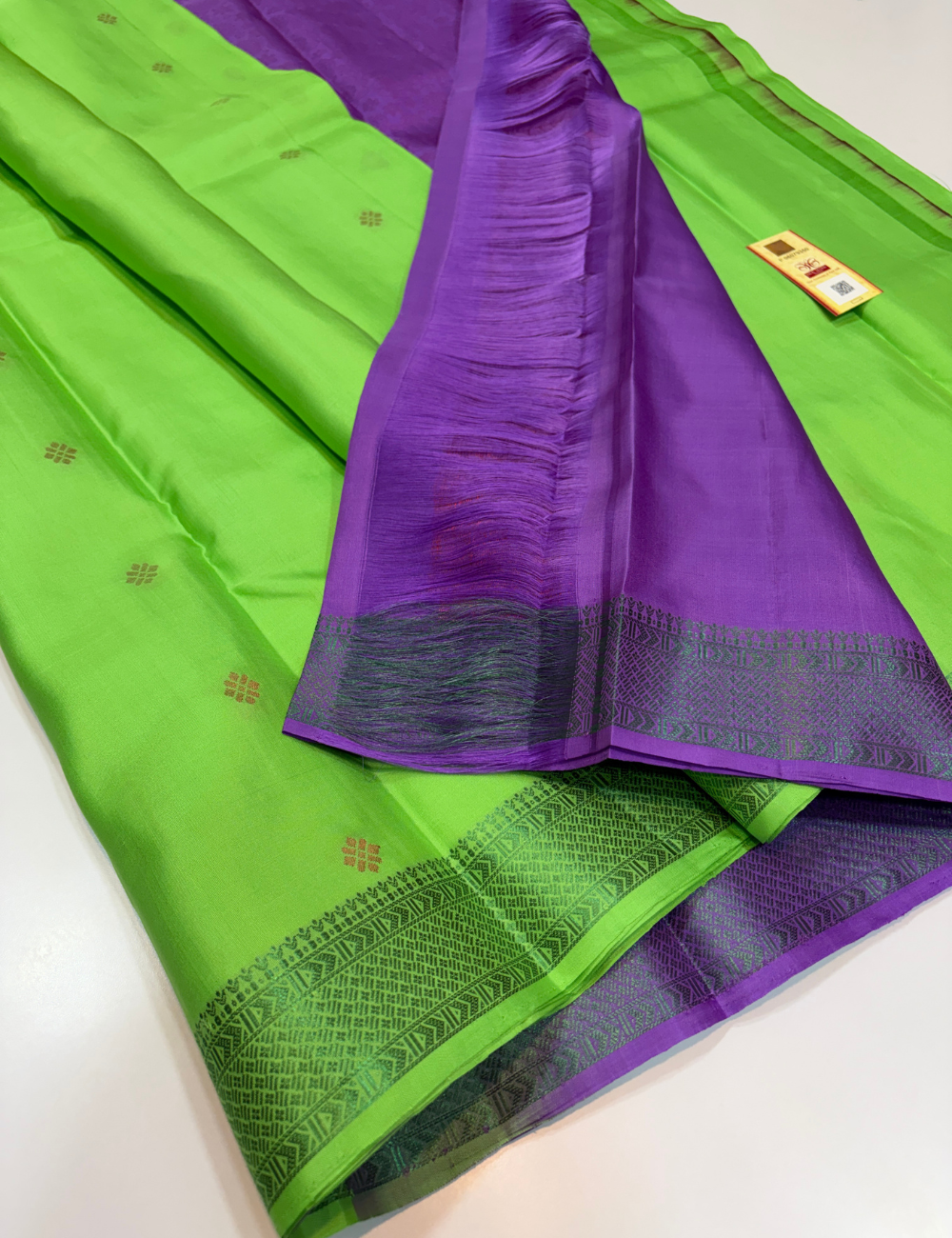 Parrot Green Handloom Pure Soft Silk Saree with Silk Mark |  Kanchi Border with Zari Buttas