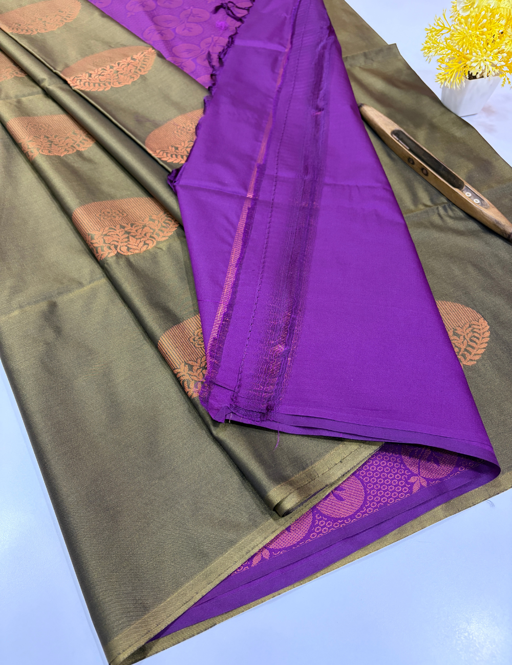 Borderless Semi Softsilk Saree in Grey with Violet