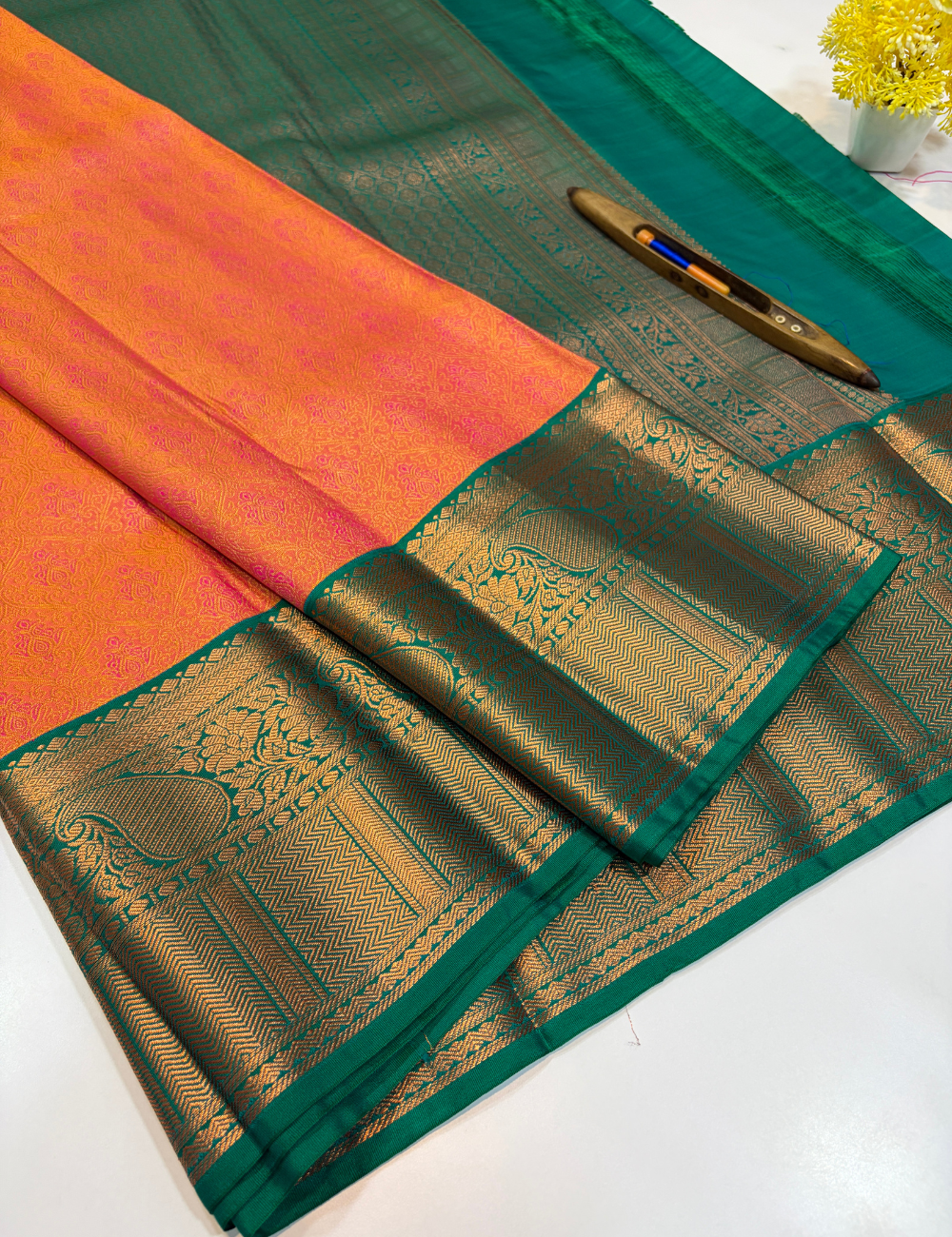 Semi Bridal Kanchi Silk Saree – Dual Tone Organish Pink with Rama Green Border