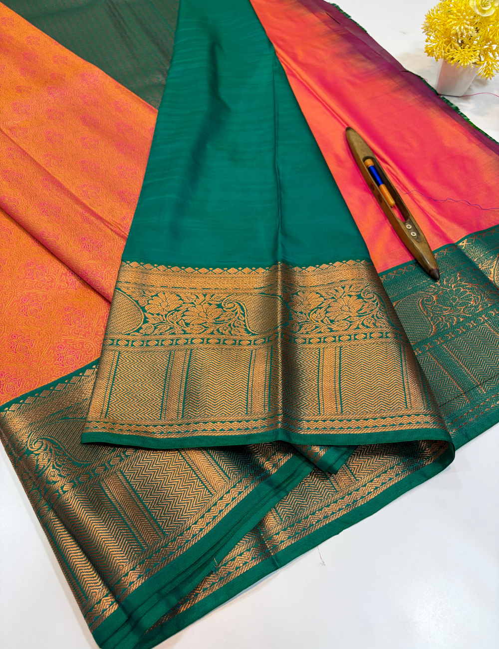 Semi Bridal Kanchi Silk Saree – Dual Tone Organish Pink with Rama Green Border
