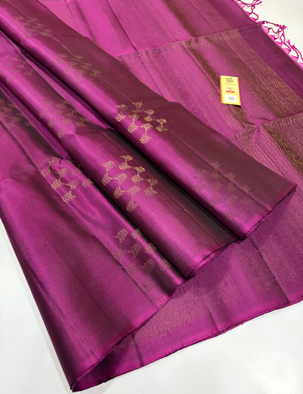 Borderless Purple Neam Jari Putta Weaves Handloom Pure Soft Silk Saree with Silk Mark