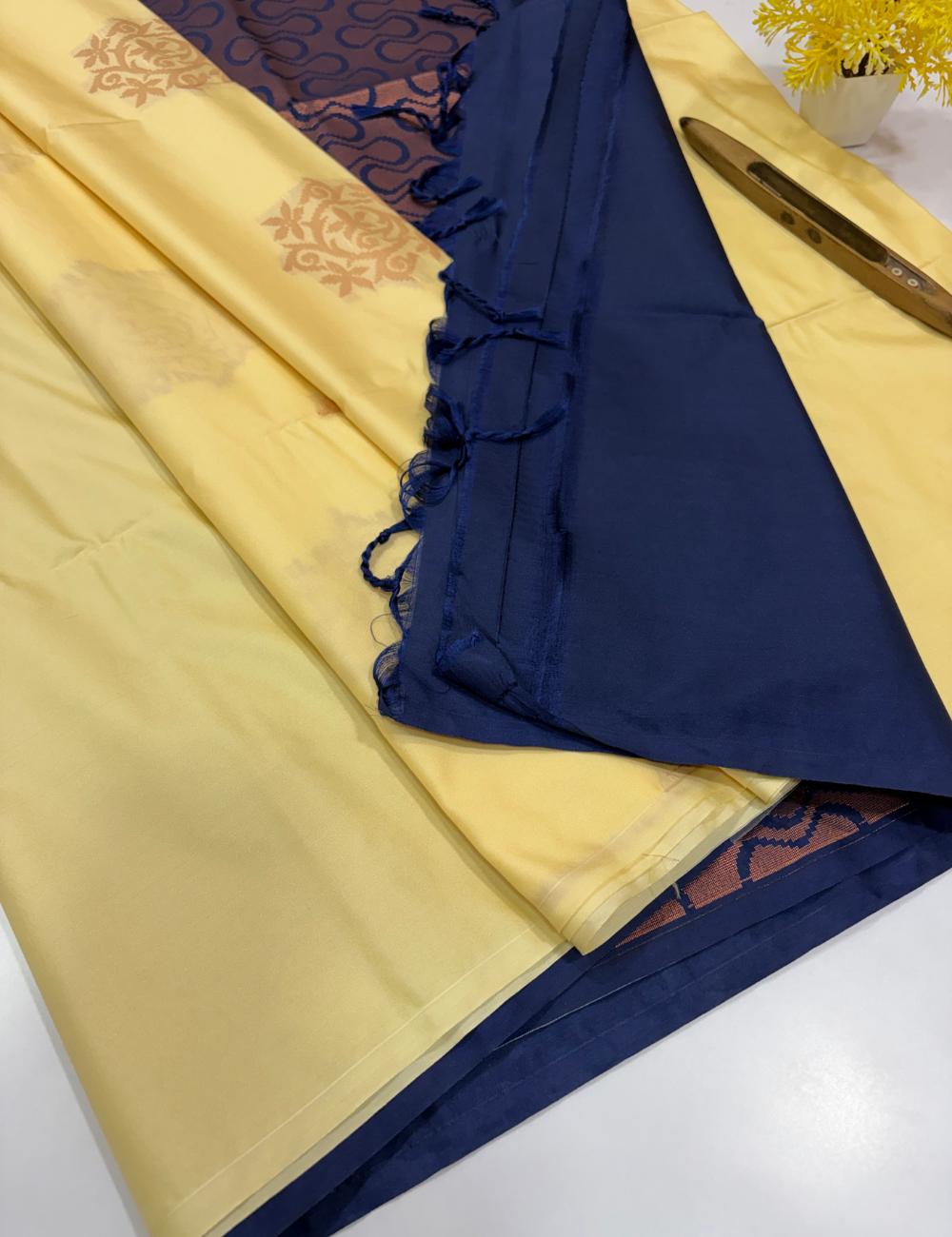 Borderless Semi Softsilk Saree in Cream with Navy Blue