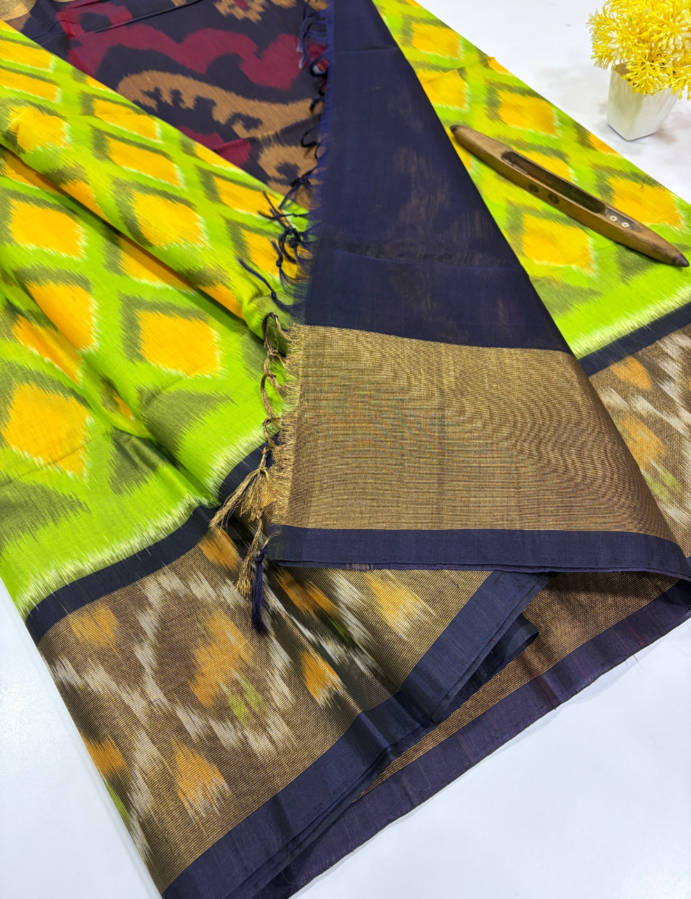 Handloom Pure Silkcotton Pochampally Saree – Fluorescent Green & Navy Blue Elegance
