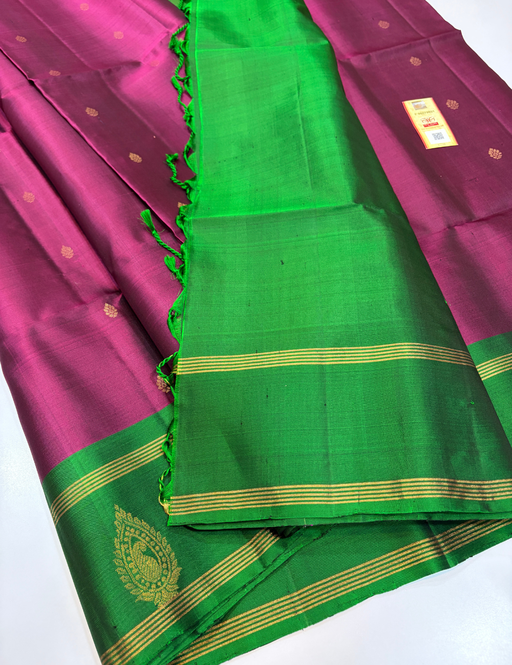 Wine Pink with Rich Emerald Green Contrast Handloom Pure Softsilk Saree with Silk Mark