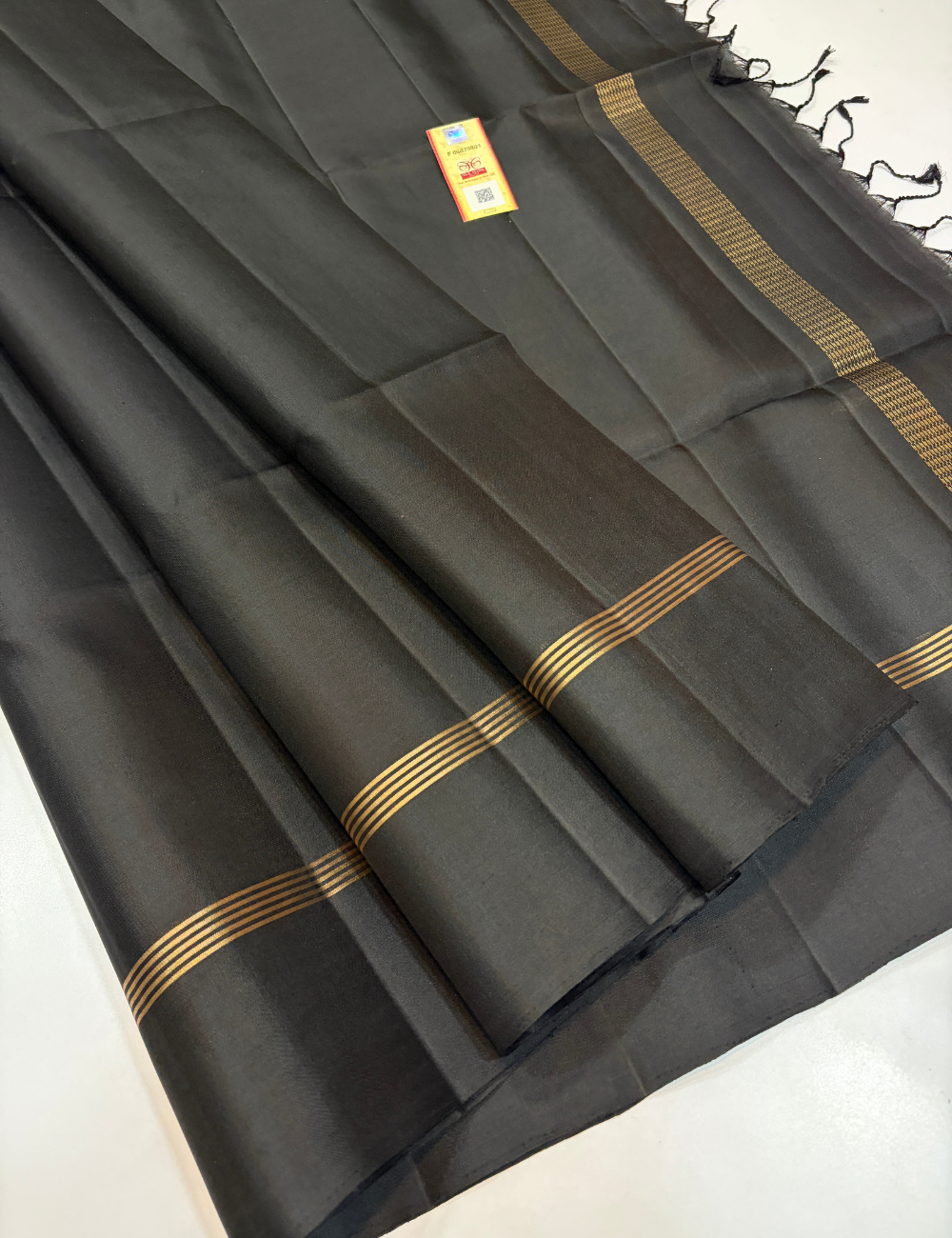 Black Plain Body Piping Border Monotone Handloom Pure Softsilk Saree with Silk Mark