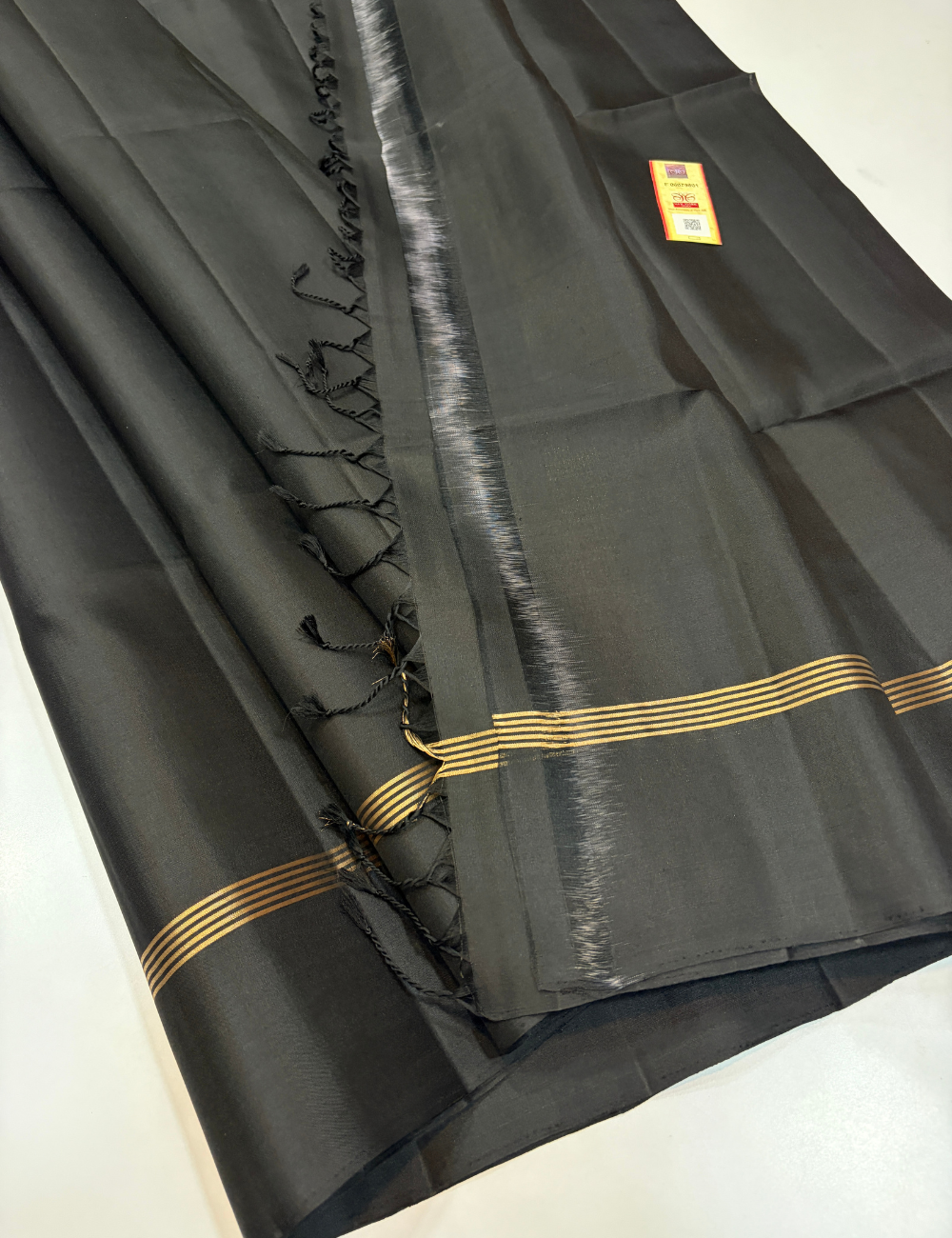 Black Plain Body Piping Border Monotone Handloom Pure Softsilk Saree with Silk Mark