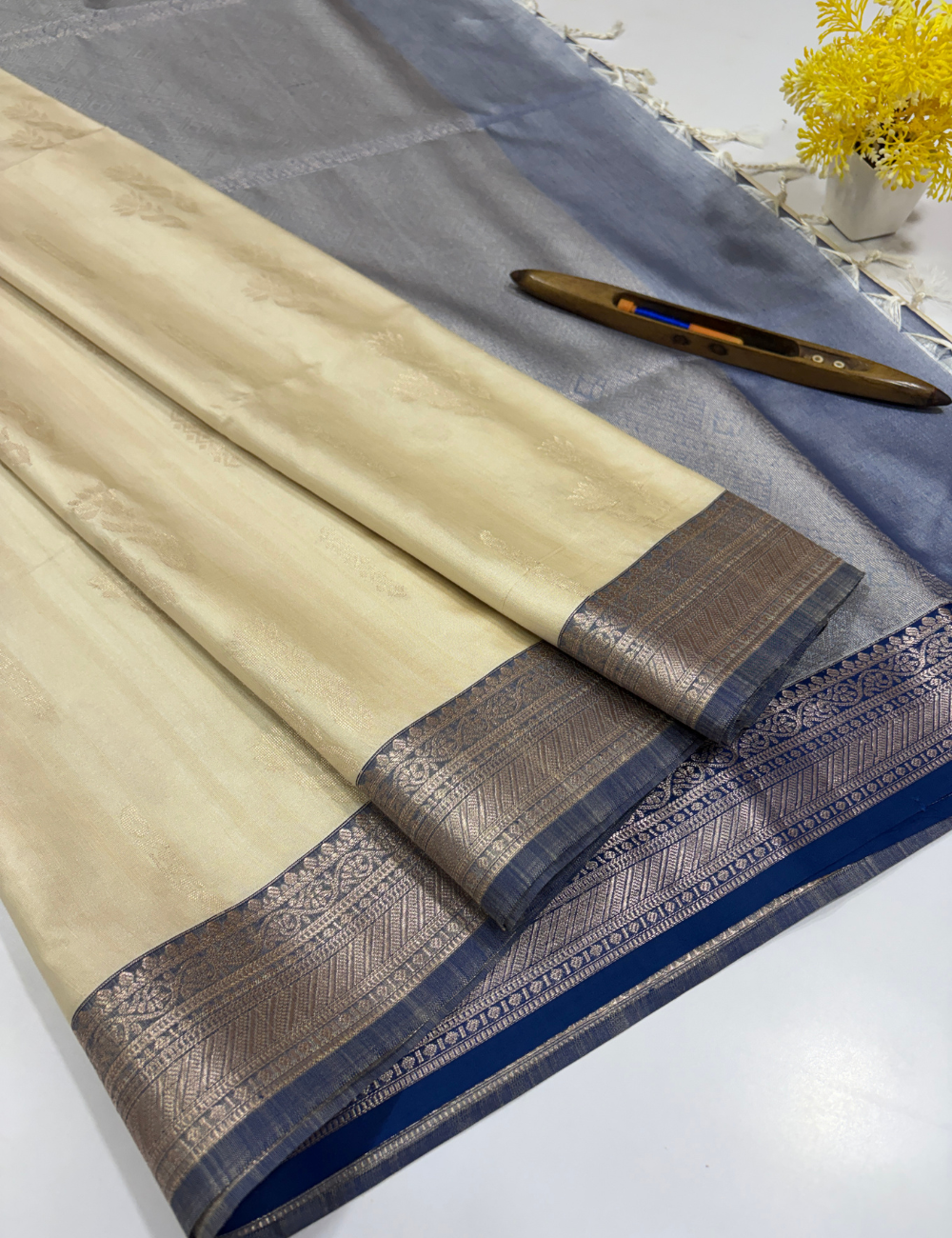 Handloom White Soft Cotton Saree with Kanchi Border | Sea Blue Pallu & Blouse