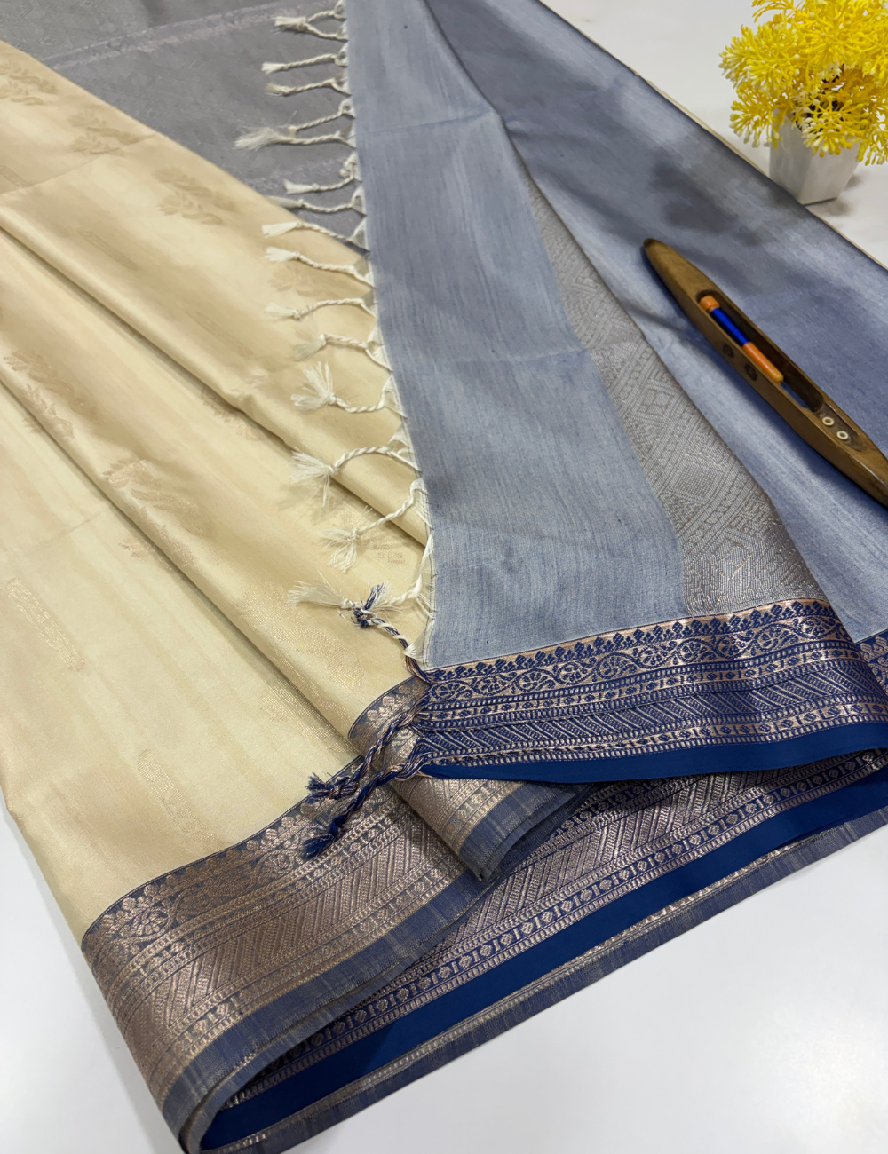 Handloom White Soft Cotton Saree with Kanchi Border | Sea Blue Pallu & Blouse