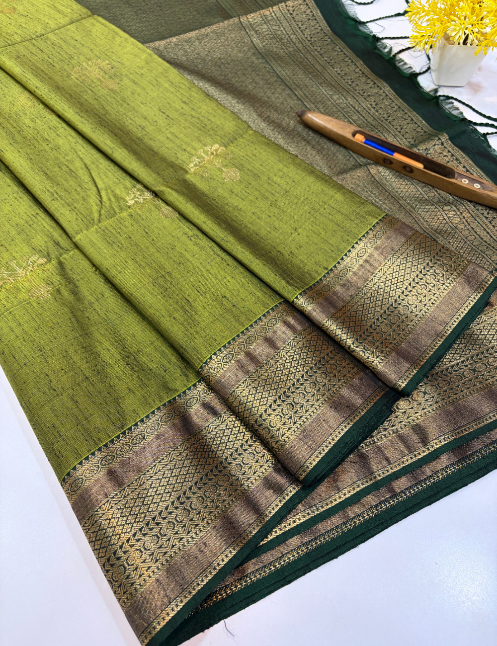 Handloom Pasipayaru Green Dubion Silk Saree with Kanchi Border | Bottle Green Pallu & Blouse