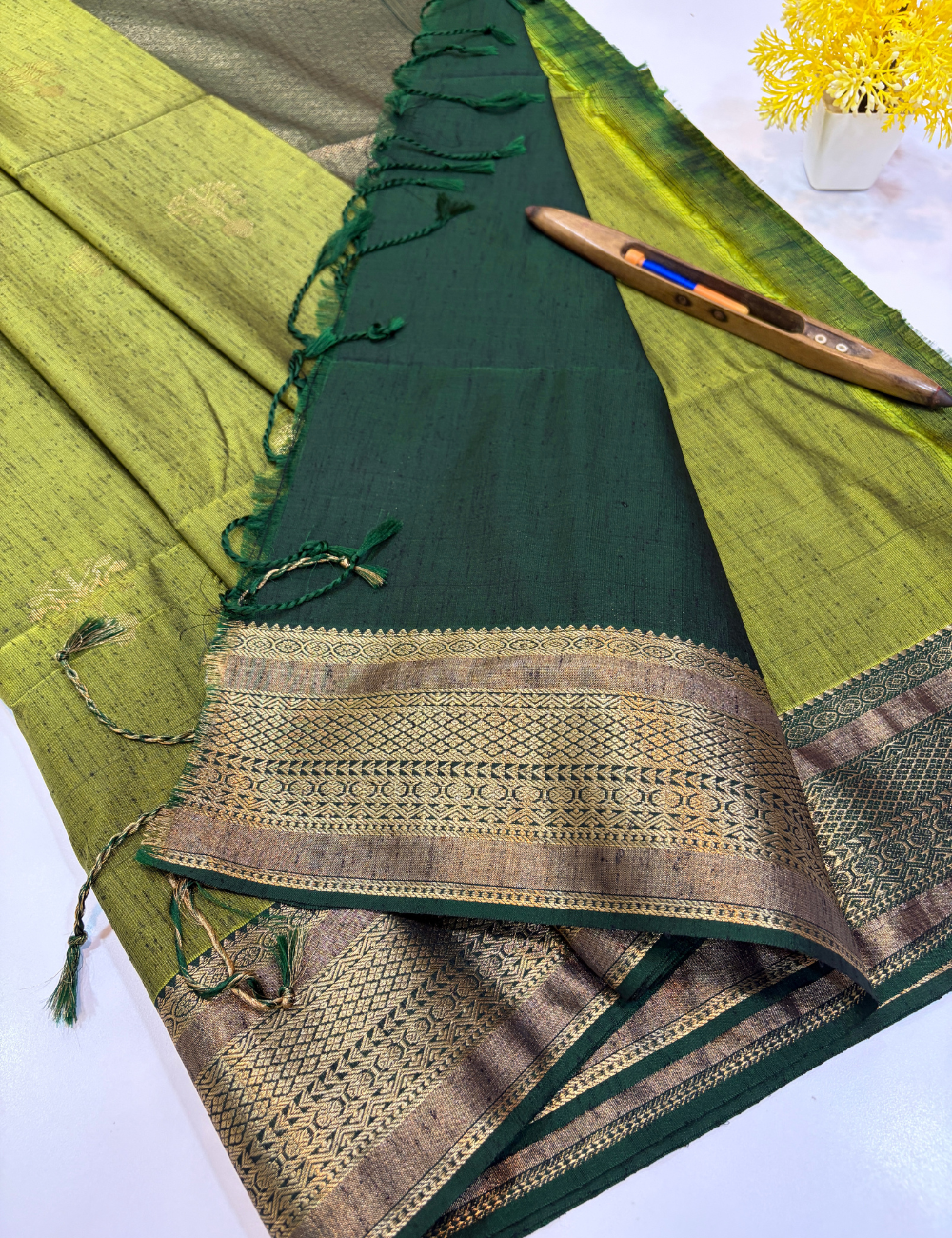 Handloom Pasipayaru Green Dubion Silk Saree with Kanchi Border | Bottle Green Pallu & Blouse